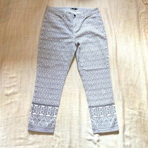 Tru Luxe Jeans, EUC Stretch Tribal Geometric Pattern, size US 10 4-pocket